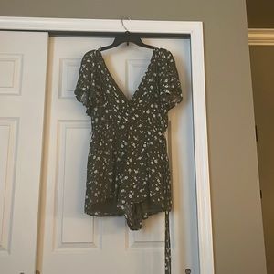 Green and white shirt sleeve romper with accent tie